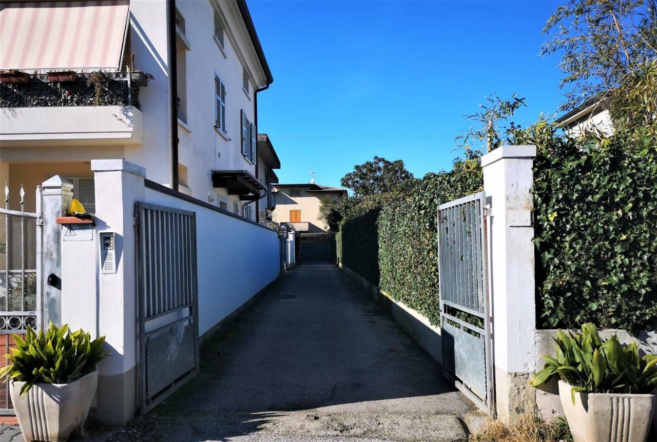 Apartamento Vivi La Versilia E Le 5 Terre Marina Di Carrara Exterior foto