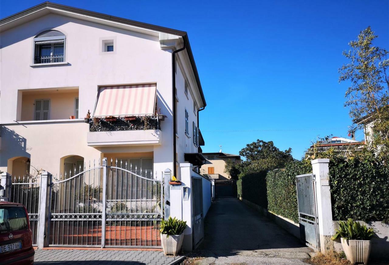 Apartamento Vivi La Versilia E Le 5 Terre Marina Di Carrara Exterior foto