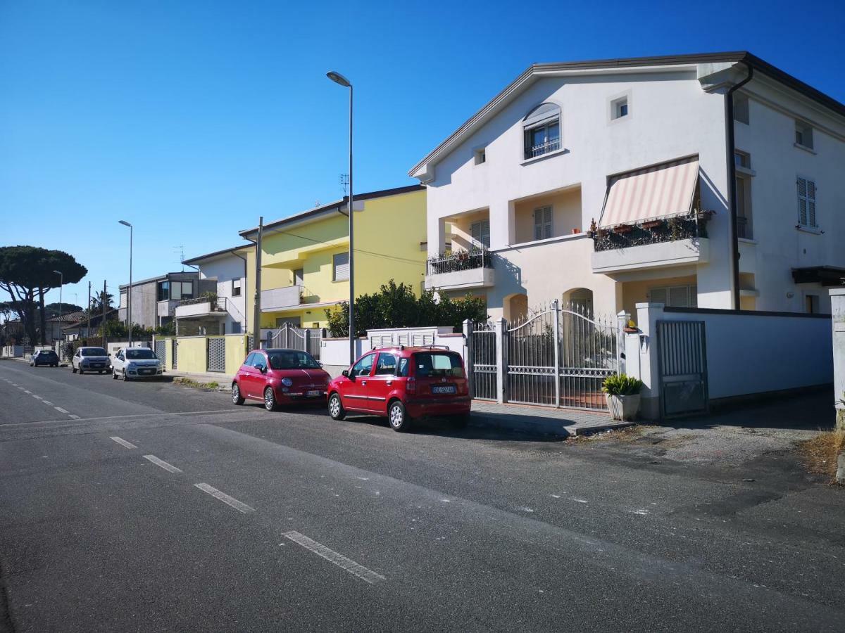 Apartamento Vivi La Versilia E Le 5 Terre Marina Di Carrara Exterior foto